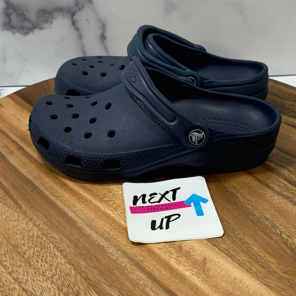 Crocs Womens Navy Blue Comfort Waterproof Cut Out Classic Slip On Clogs Size 7